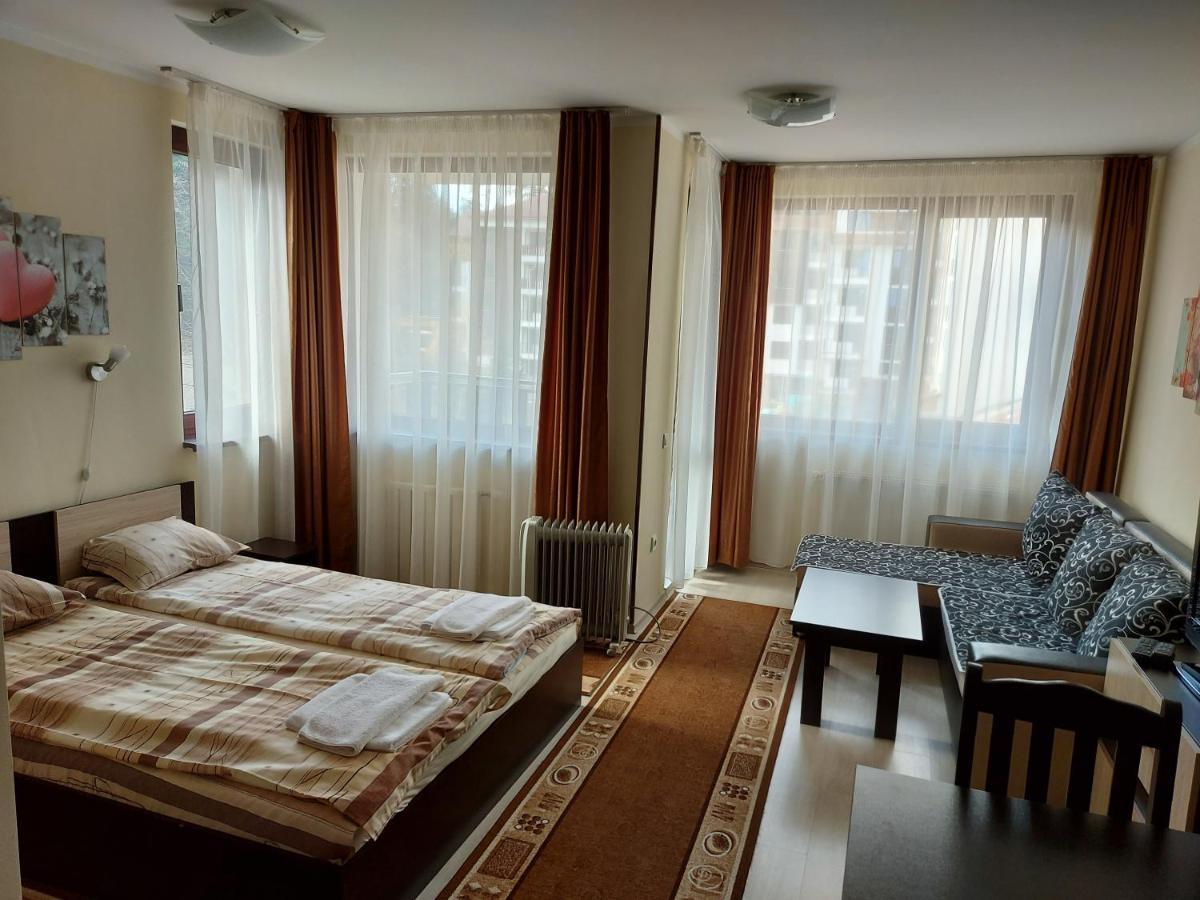 Apartment In Gardens Complex